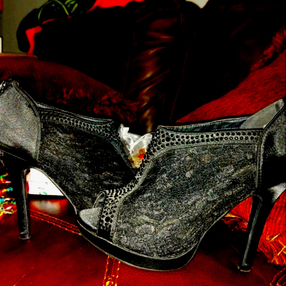 De Blossom Black Lace Stilletos